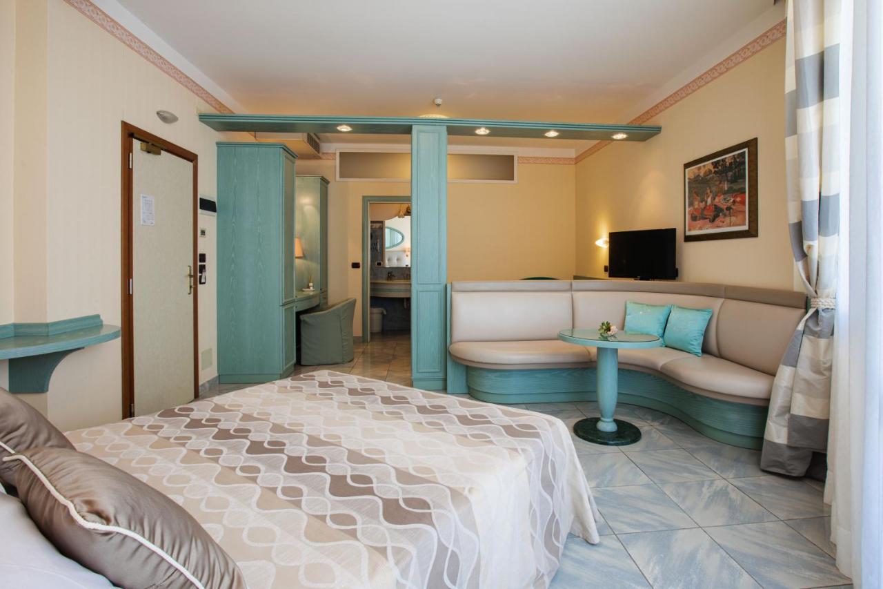 Hotel Excelsior Cesenatico Quarto foto