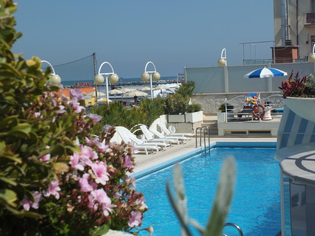 Hotel Excelsior Cesenatico Exterior foto